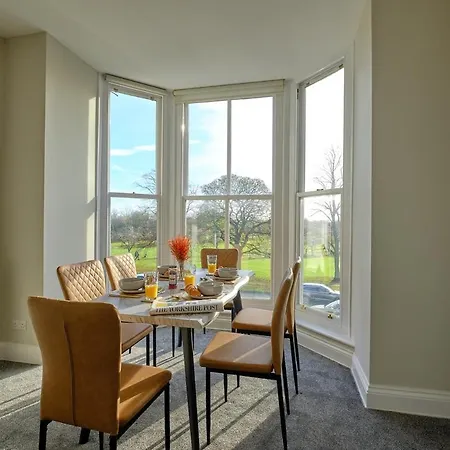 York Place Suites F1 아파트