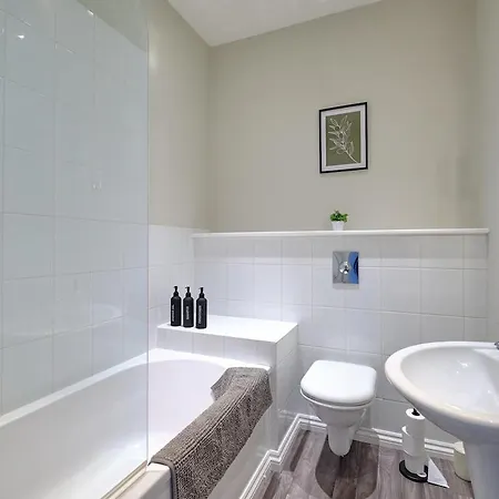 York Place Suites F1